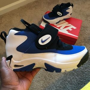 Nike Air Mission (only worn twice) classic sneaker